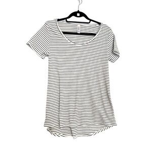 Lularoe White with Black Stripes Classic Tee Textured T-Shirt Size Small